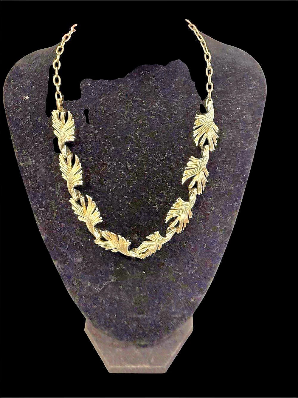 Vintage Gold-Tone Leaf Link Necklace Choker Like New Polished Gold